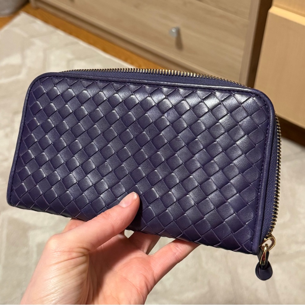 Bottega Veneta 2008 Intrecciato Zippered Wallet - excellent condition💜plum